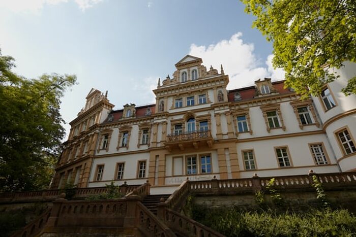 Fassade des Schlossparkhotels Schkopau
