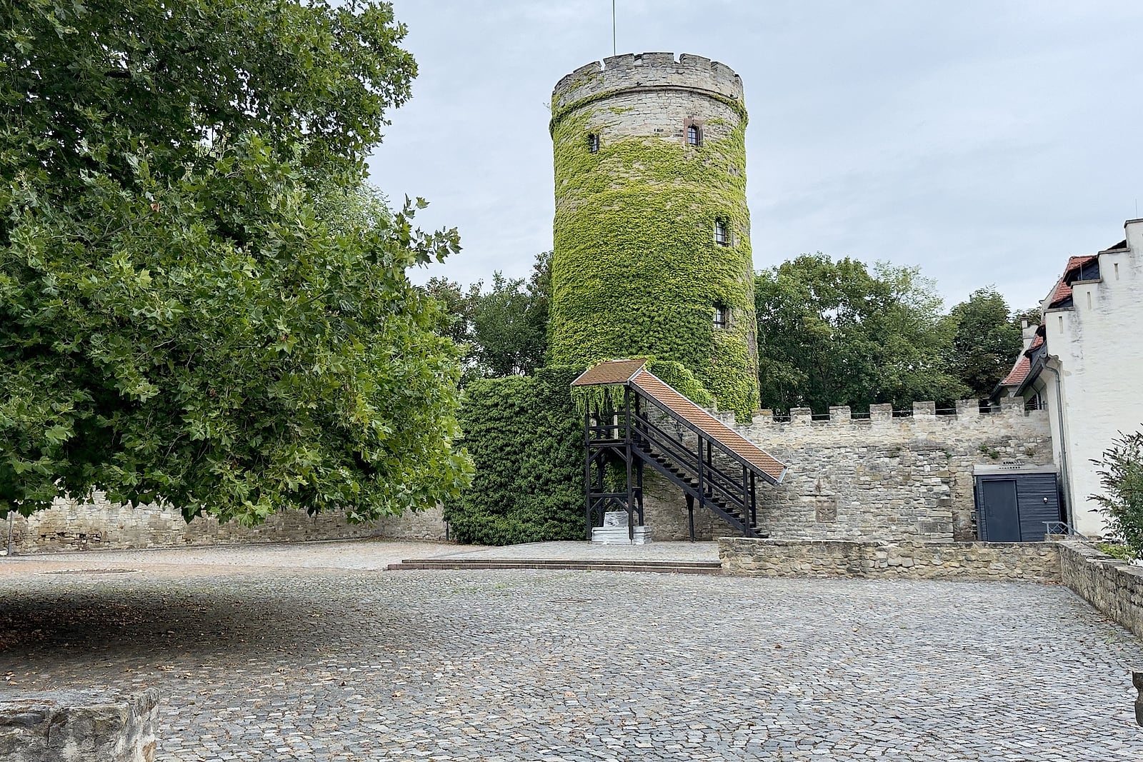 Bergfried im Schlossparkhotel Schkopau