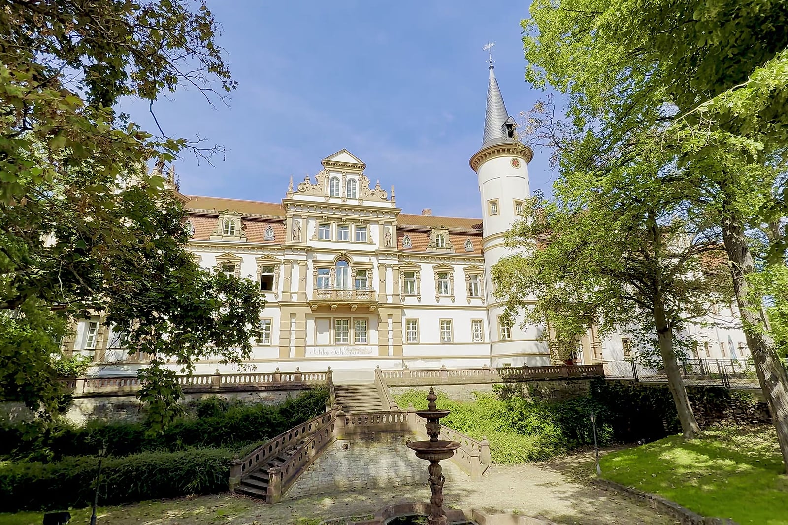 Parkwiese im Schlossparkhotel Schkopau